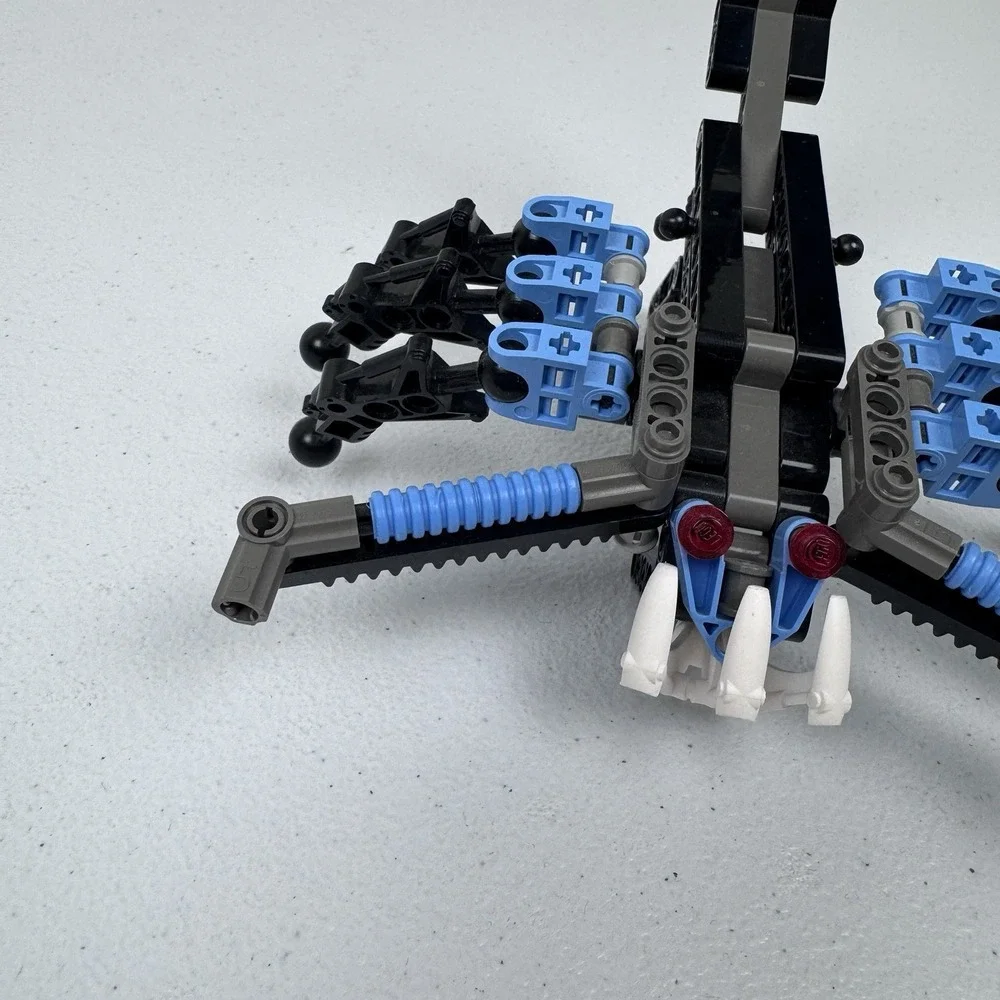 LEGO BIONICLE: Nui-Jaga (8548) - Only Blue 99% Complete